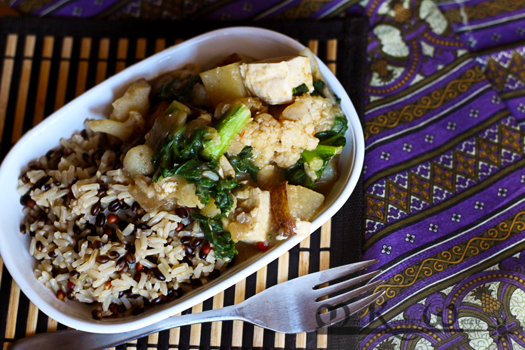 Vegan Green Vegetable Curry via http://www.MissKitchenWitch.com